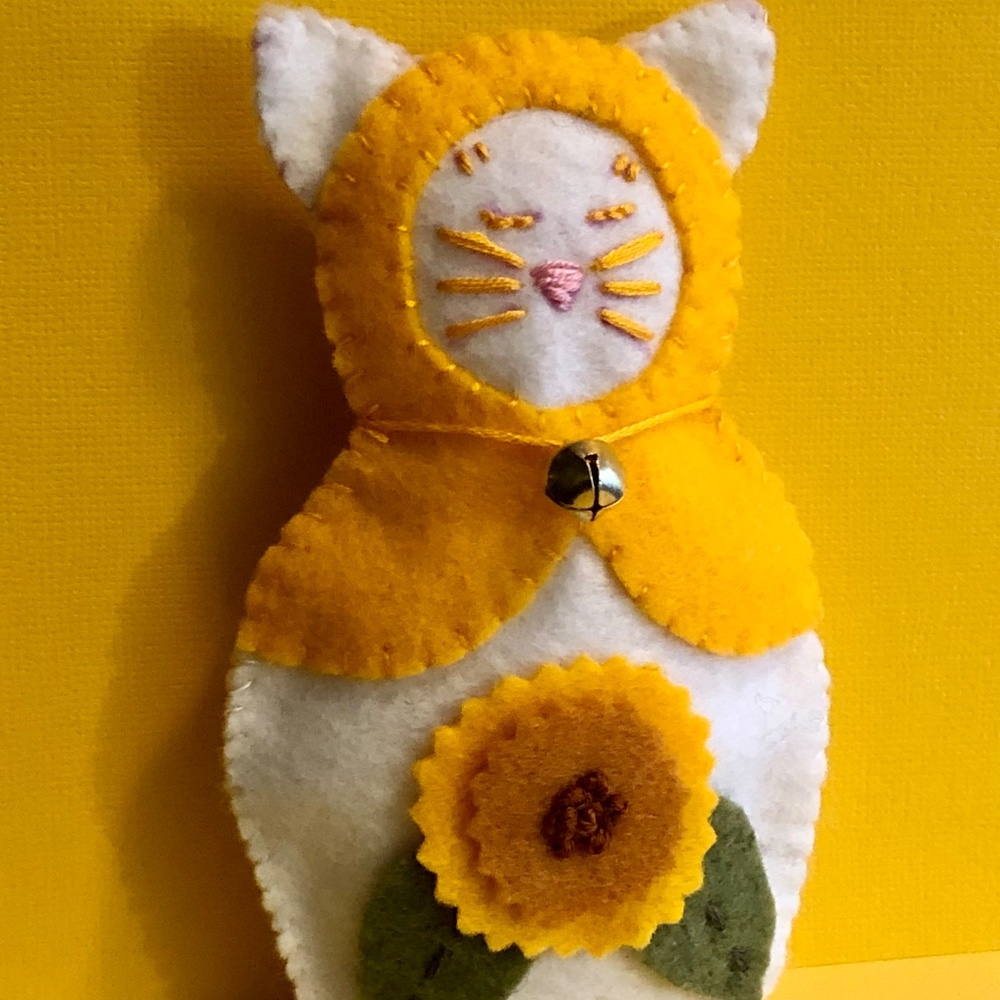 Felt Cat Ornament (Yellow) hand-sewn babushka bell sunflower ornament - Picture 3 of 10